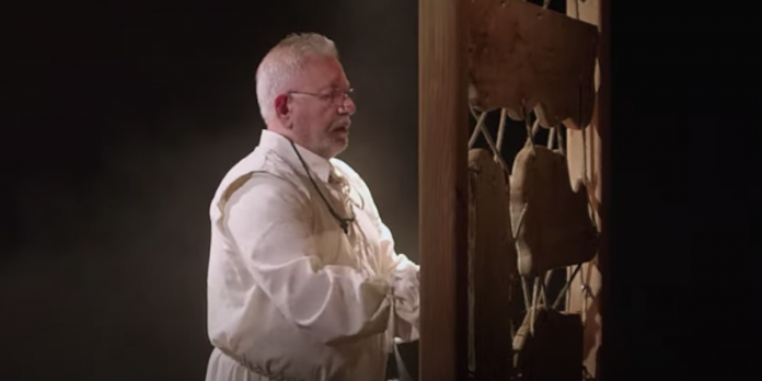 Tandarica bate toaca