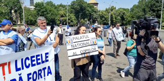 Protest al profesorilor în fața Guvernului: vor măriri salariale și pentru personalul auxiliar și nedidactic