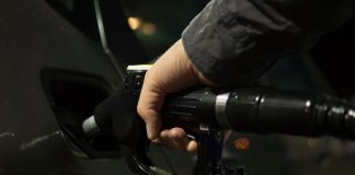 Premierul Nicolae Ciucă: Prețului carburanților la pompă va scădea cu 50 de bani/litru – Află pe ce perioadă va fi aplicată