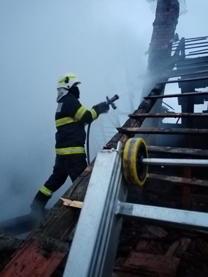 Stingere incendiu casa Cojocna