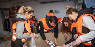 Colecta Națională de Alimente face apel pentru voluntari din decembrie – Cum poți să te implici și să-i ajuți pe cei în nevoie