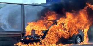 Mașină cuprinsă de flăcări pe centura Clujului