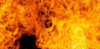 Incendiu devastator în Cornești – O casă a fost făcută scrum, două femei au suferit atacuri de panică