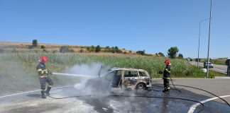 Un incendiu a distrus un autoturism în localitatea Păniceni