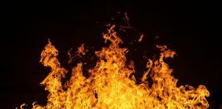 Incendiu la o casă din Vâlcele – Pompierii intervin pentru lichidare