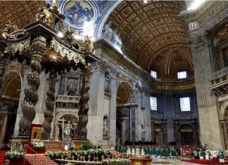 RFI-Data-Vatican-Pape-Francois-a-la-messe-a-a-la-Basilique-Saint-Pierre©Reuters-Guglielmo-Mangiapane