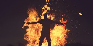 Incendiu la un garaj pe strada Munteniei – Pompierii intervin de urgență