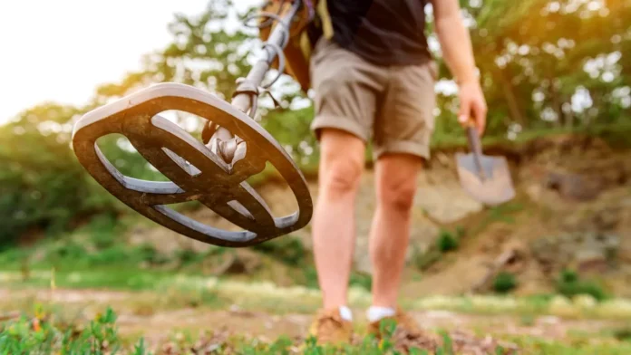 https___www.gandul.ro__wp-content_uploads_2025_09_comoara-descoperita-la-cluj-ce-a-gasit-un-barbat-cu-un-detector-de-metale-sunt-inestimabile-1280x853