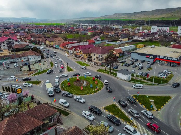 63d8fe831de95_floresti