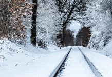 Zeci de trenuri anulate de CFR Călători, din cauza vremii severe