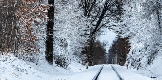 Zeci de trenuri anulate de CFR Călători, din cauza vremii severe