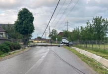 Accident lângă Dej: Un copil de 9 ani și șoferul au fost răniți după ce mașina a lovit un stâlp