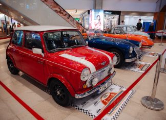 Ferrari, Porsche și Ford Mustang, autovehiculele de colecție expuse în cadrul „Classic Car Show”