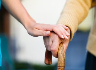 Singurătatea și birocrația, marile obstacole ale seniorilor – Cum răspunde provocărilor Fundația pentru Îngrijirea Vârstnicului Cluj