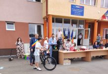 Au dat premii școlare biciclete, trotinete, role și rachete de tenis – vezi care e școala din județul Cluj