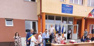 Au dat premii școlare biciclete, trotinete, role și rachete de tenis – vezi care e școala din județul Cluj