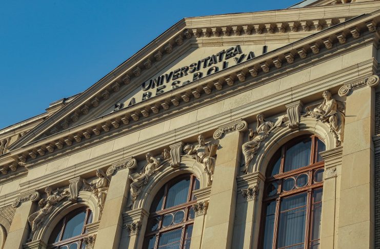 Acuzații de hărțuire la UBB: Studente de la Teatru și Film cer demisia unui profesor, după sancțiunea Comisiei de Etică