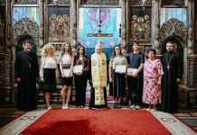 Cei patru elevi clujeni cu media 10 la Bacalaureat au fost premiați de Mitropolitul Andrei
