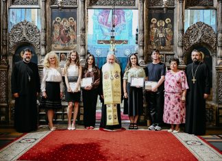 Cei patru elevi clujeni cu media 10 la Bacalaureat au fost premiați de Mitropolitul Andrei