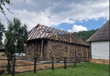 Muzeul Etnografic al Transilvaniei reconstruiește prima casă evreiască din Țara Oașului