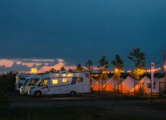Electric Castle 2026: tot ce trebuie să știi înainte de festival – brățări, transport, camping și safety line